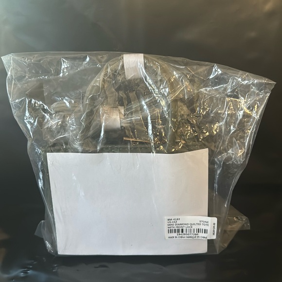 Badgley Mischka Mini Diamond Quilted Tote with Front Lock. NWT - Picture 9 of 9